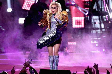 donatella versace e super bowl 2017|Lady Gaga Picked Versace for the Super Bowl Halftime Show.